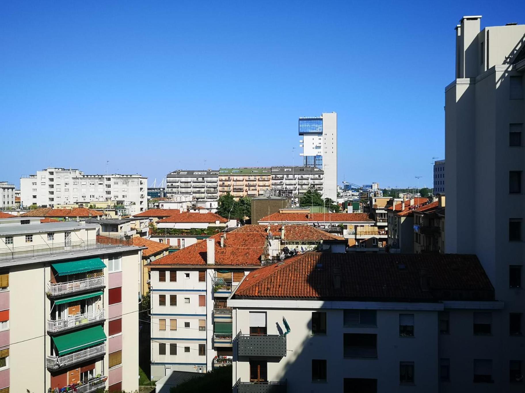 Apartment Quietnest Station Flat 86sqm 100m To Bus Station 300m To Train Station Venice